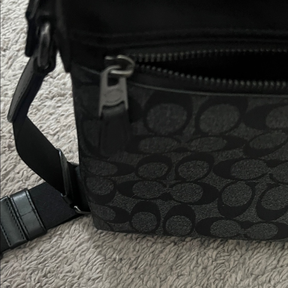 Coach Signature Black and Gray Messenger Bag - Picture 4 of 7
